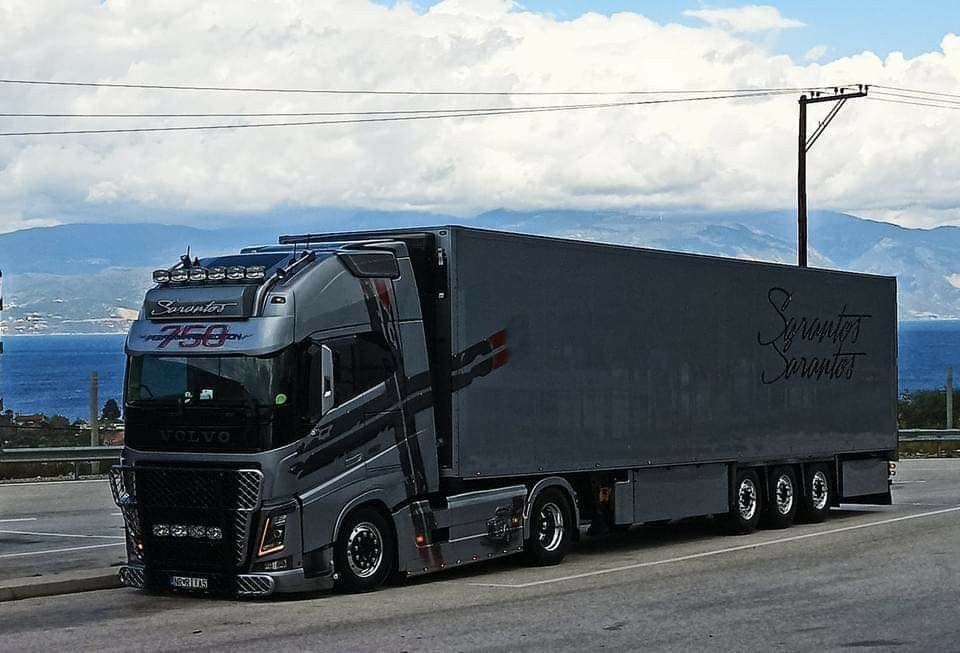 Prime mover truck serviced by Truck Mechanic Gladstone
